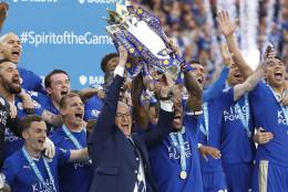 Leicesters team manager Claudio Ranieri and Leicesters Wes Morgan lift the trophy as Leicester City celebrate becoming the English Premier League soccer champions at King Power stadium in Leicester, England, Saturday, May 7, 2016.(AP Photo/Matt Dunham)