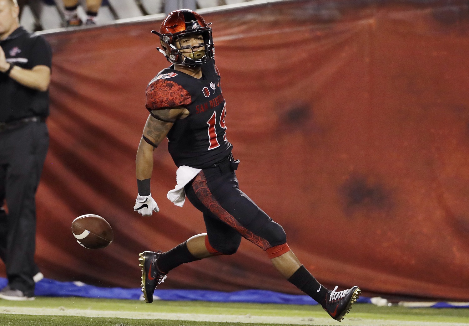 San Diego State running back Donnel Pumphrey scores a touchdown during the first half of an NCAA college football game against San Jose State Friday, Oct. 21, 2016, in San Diego. (AP Photo/Gregory Bull)