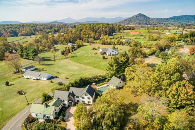 The Inn at a Vineyards Crossroads, an historic bed and breakfast dating back to 1787, in Hume, Virginia, is for sale for $1.495 million.  (Courtesy Long & Foster Real Estate)