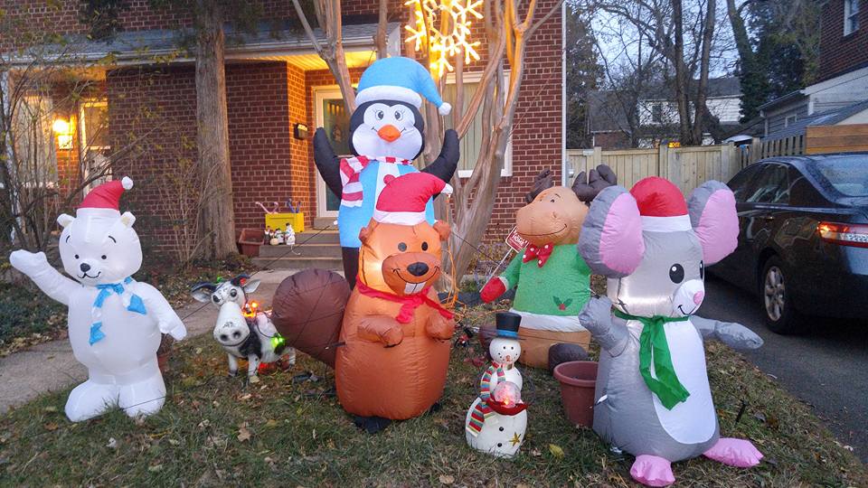 A house that provides joy to the neighborhood even in the light. (WTOP/Colleen Kelleher)