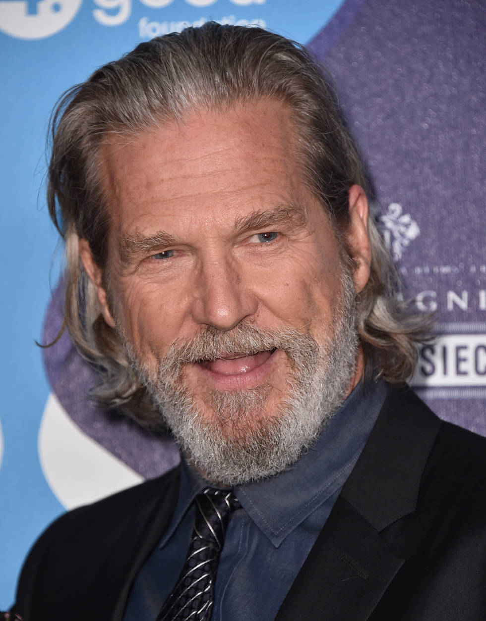 Jeff Bridges arrives at unite4:good and Variety's 2nd annual unite4:humanity at the Beverly Hilton Hotel on Thursday, Feb.19, 2015, in Beverly Hills, Calif.  (Photo by Jordan Strauss/Invision/AP)