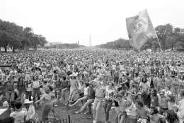 A huge crowd jams the mall in Washington on Sunday, July 4 1976, the nation’s 200th birthday-during the People’s Bicentennial Commission’s demonstration. In background is the Washington Monument. (AP Photo)