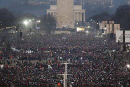 Crowds gather early on the National Mall for the swearing-in ceremony for President-elect Barack Obama in Washington, Tuesday, Jan. 20, 2009.  (AP Photo/Ron Edmonds)