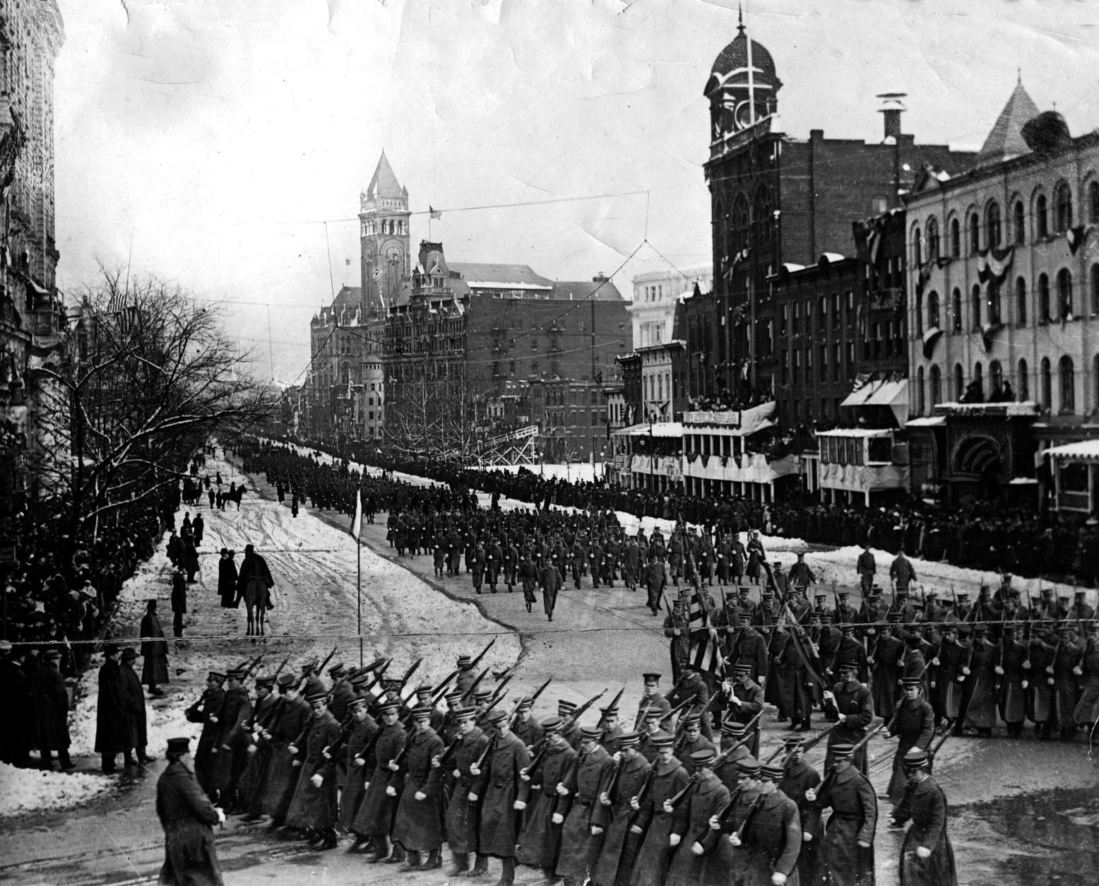 The inaugural procession for President William Howard Taft takes place in Washington, D.C., on March 4, 1909.   (AP Photo)