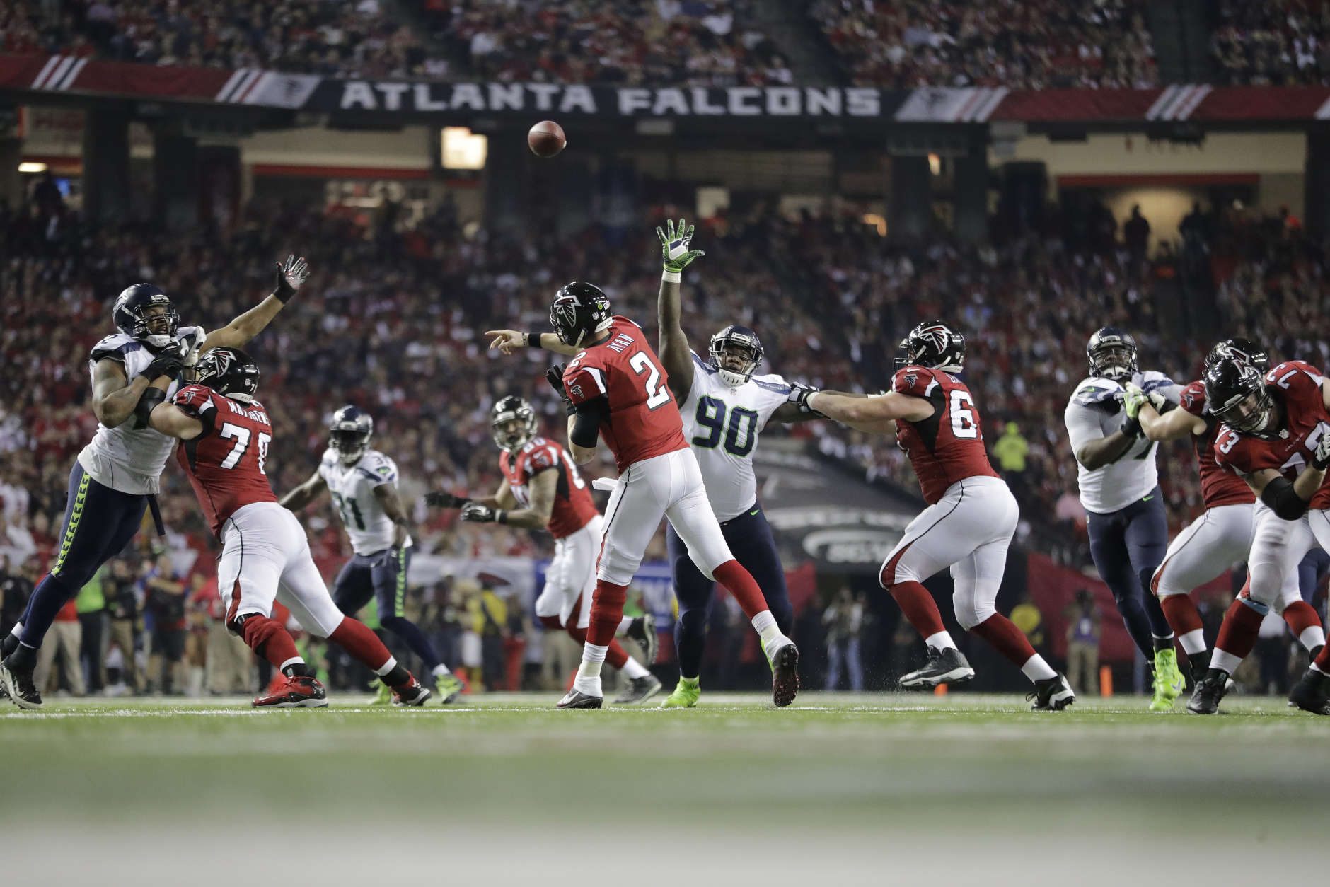 Atlanta Falcons quarterback Matt Ryan (2) works against the Seattle Seahawks during the second half of an NFL football divisional football game, Saturday, Jan. 14, 2017, in Atlanta. (AP Photo/David Goldman)