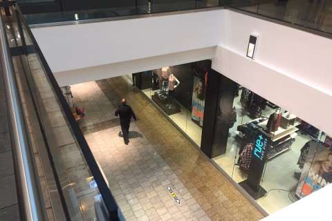 Police seek info on armed robbery in Wheaton mall