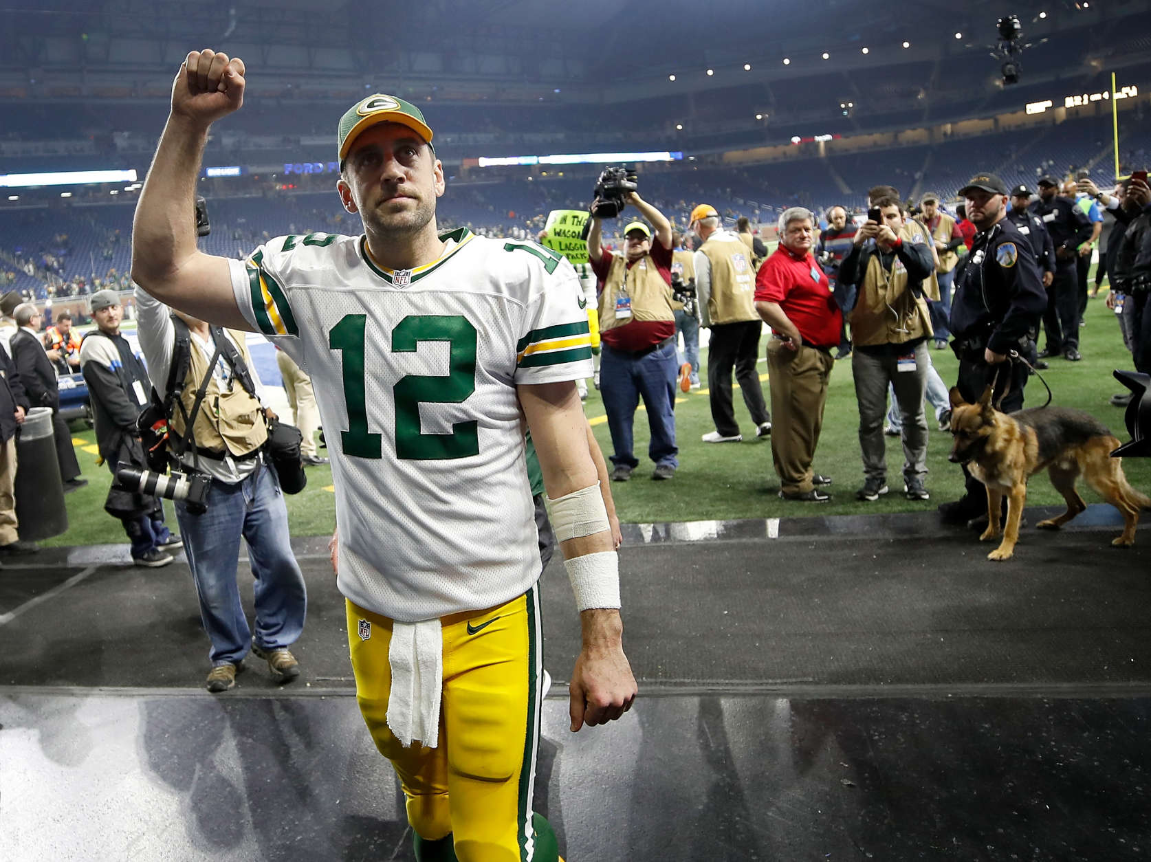 DETROIT, MI - JANUARY 1: Quarterback Aaron Rodgers #12 of the Green Bay Packers raises his fist as he leaves the field after defeating the Detroit Lions 31-24 at Ford Field on January 1, 2017 in Detroit, Michigan (Photo by Gregory Shamus/Getty Images)