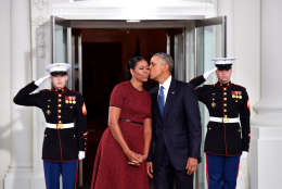 WASHINGTON, DC - JANUARY 20:  President Barack Obama (R) gives Michelle Obama a kiss as they wait for President-elect Donald Trump and wife Melania at the White House before the inauguration on January 20, 2017 in Washington, D.C.  Trump becomes the 45th President of the United States.   (Photo by Kevin Dietsch-Pool/Getty Images)