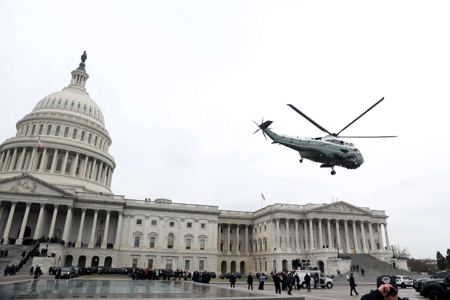 WASHINGTON, DC - JANUARY 20:  WASHINGTON, DC - JANUARY A military helicopter carries former president Barack Obama and Michelle Obama from the U.S. Capitol on January 20, 2017 in Washington, DC. In today's inauguration ceremony Donald J. Trump becomes the 45th president of the United States.  (Photo by Rob Carr/Getty Images)