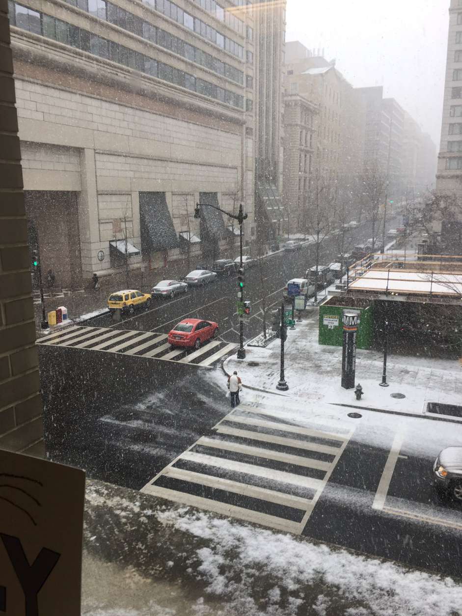 The snowy scene at Metro Center around 12:30 p.m. Saturday, Jan. 7, 2017. (Courtesy @justBigL on Twitter)