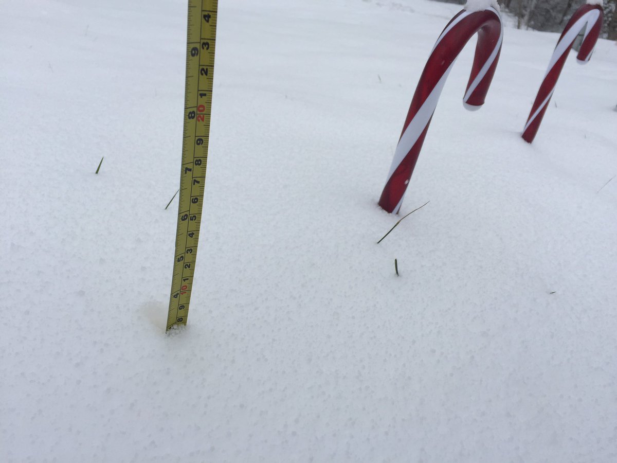 On a driveway in Calvert County, Md., the snow measures in at 3 inches around noon Saturday, Jan. 7, 2017. (WTOP/Michelle Basch)