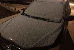 The snow made a dusting on cars in Loudoun County. (WTOP/Neal Augenstein)