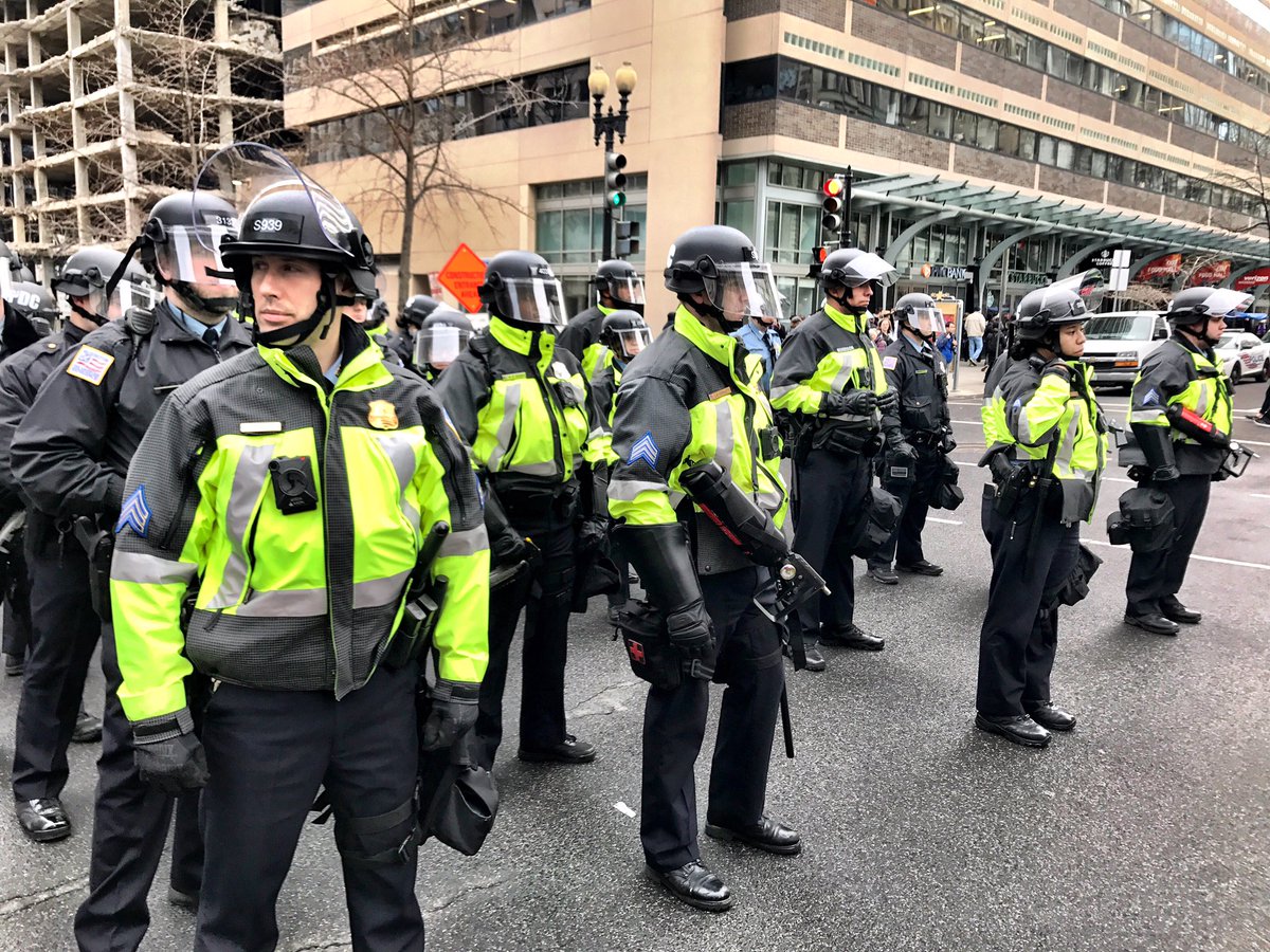 Police at 13th and F Street NW make sure the security checkpoint is accessible for inauguration. (WTOP/Neal Augenstein)