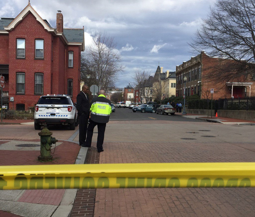 2 Arrested After Chase Shots Fired At Off Duty Dc Officer Wtop News 