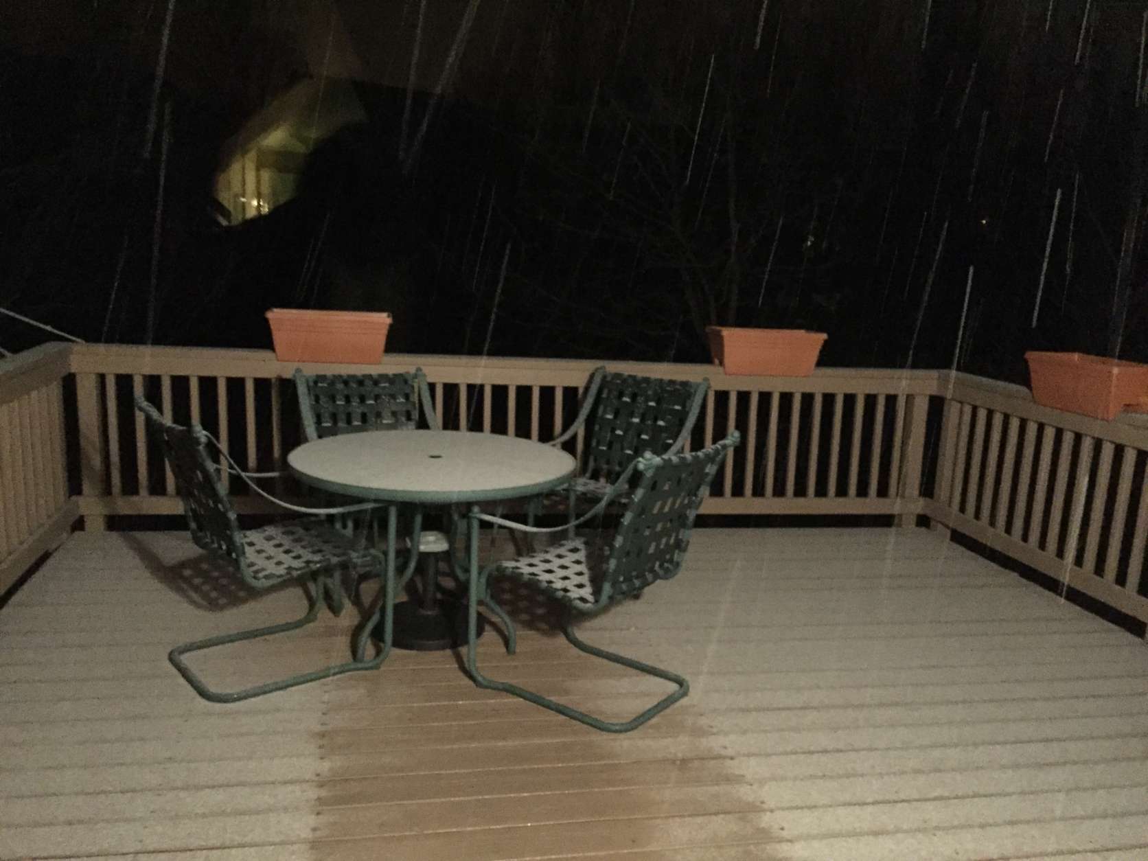 Snow begins to fall in Germantown, Maryland early Monday. (WTOP/Mike Jakaitas)