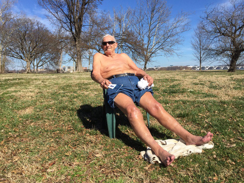 "This weather is amazing," said Frank Allman, 79, of Mt. Vernon. He's taking advantage of it now ahead of an expected cool-down this weekend. (WTOP/Kristi King)