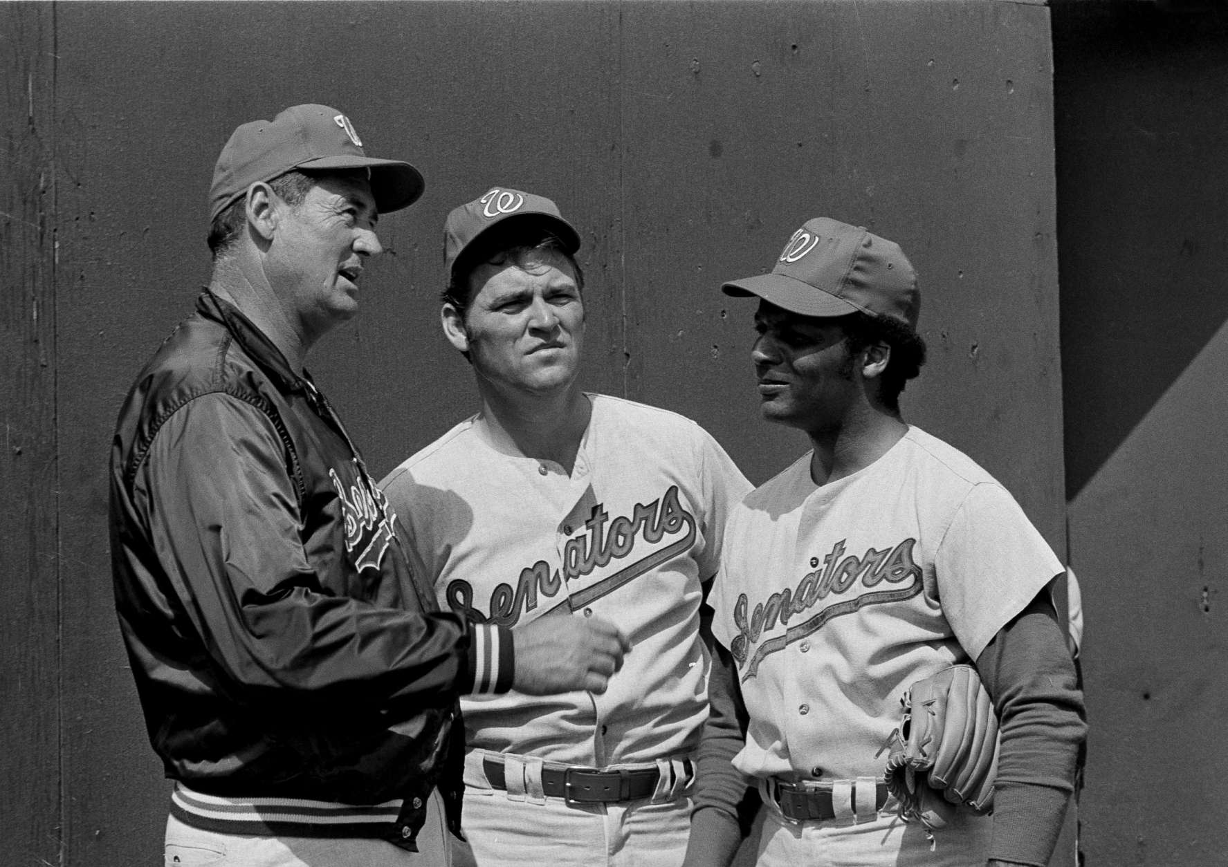 Ted Williams, left, manager of the Washington Senators, holds a private conference with his new additions to the club, Denny McLain, center, and Curt Flood, right, at spring training camp in Pompano Beach, Fla., Feb. 26, 1971. (AP Photo/Robert Houston)