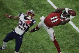 Atlanta Falcons' Julio Jones (11) makes a catch against New England Patriots' Eric Rowe (25) during the second half of the NFL Super Bowl 51 football game Sunday, Feb. 5, 2017, in Houston. (AP Photo/Charlie Riedel)