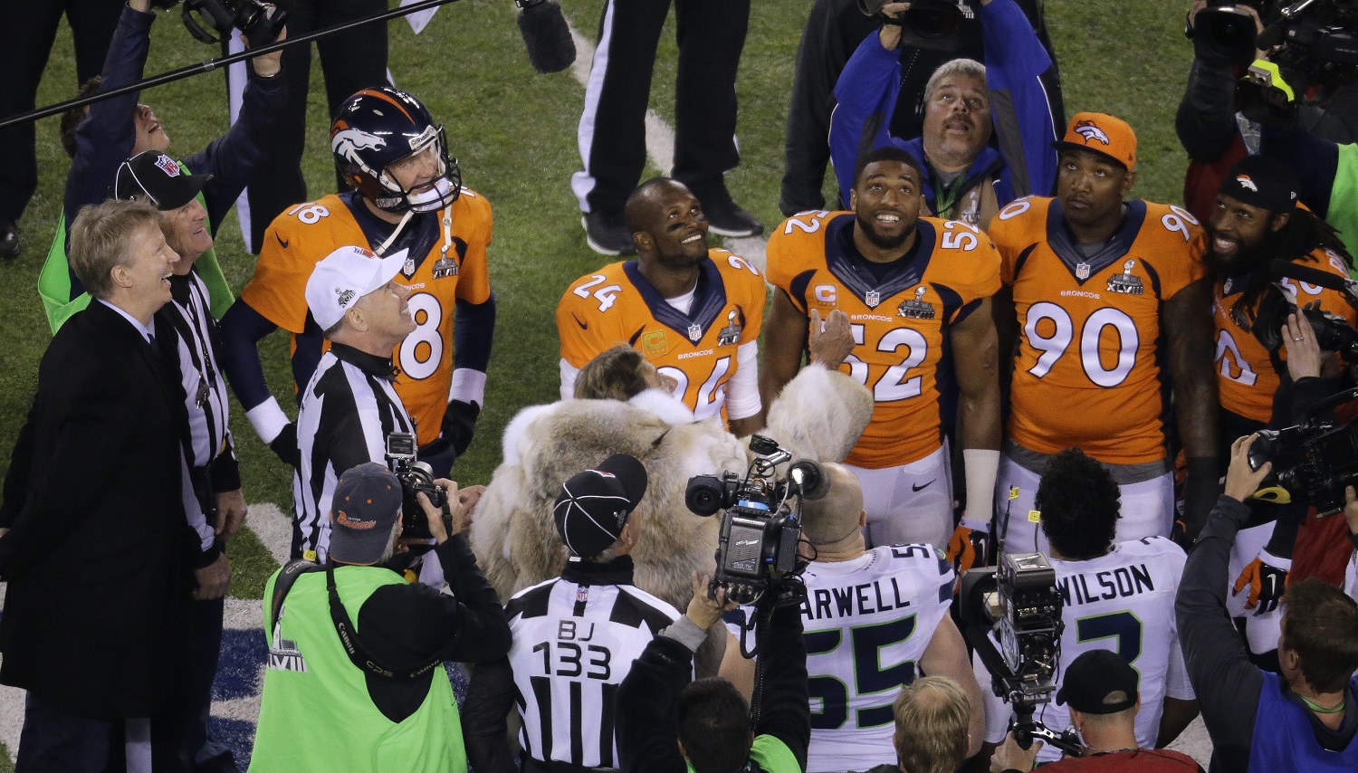 Former NFL football player Joe Namath tosses the coin before the NFL Super Bowl XLVIII football game between the Seattle Seahawks and the Denver Broncos, Sunday, Feb. 2, 2014, in East Rutherford, N.J. (AP Photo/Mel Evans)