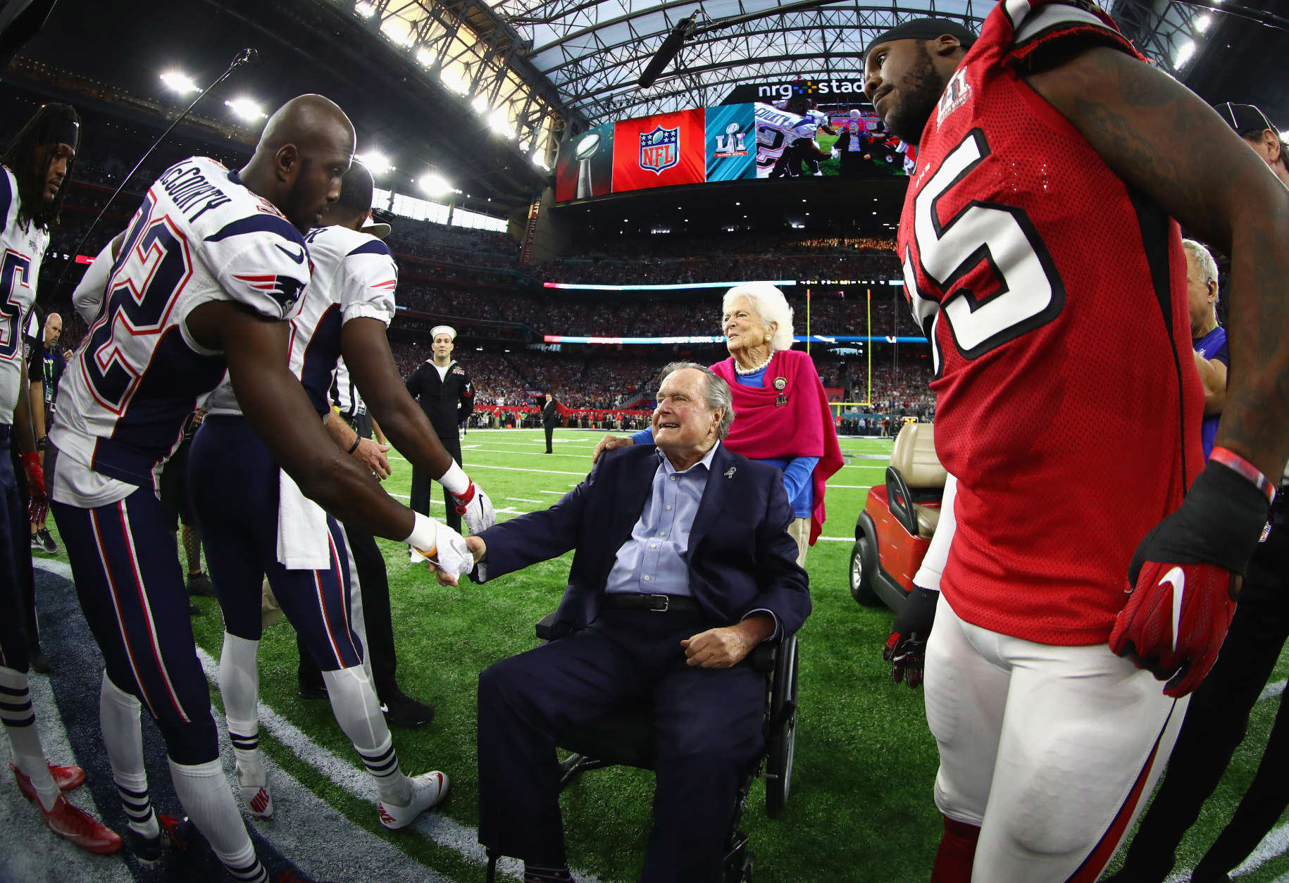 HOUSTON, TX - FEBRUARY 05:  President George H.W. Bush and Barbara Bush arrives for the coin toss prior to Super Bowl 51 between the Atlanta Falcons and the New England Patriots at NRG Stadium on February 5, 2017 in Houston, Texas.  (Photo by Al Bello/Getty Images)