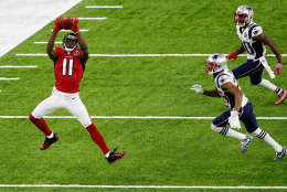 HOUSTON, TX - FEBRUARY 05:  Julio Jones #11 of the Atlanta Falcons makes a catch against the New England Patriots in the first half during Super Bowl 51 at NRG Stadium on February 5, 2017 in Houston, Texas.  (Photo by Bob Levey/Getty Images)