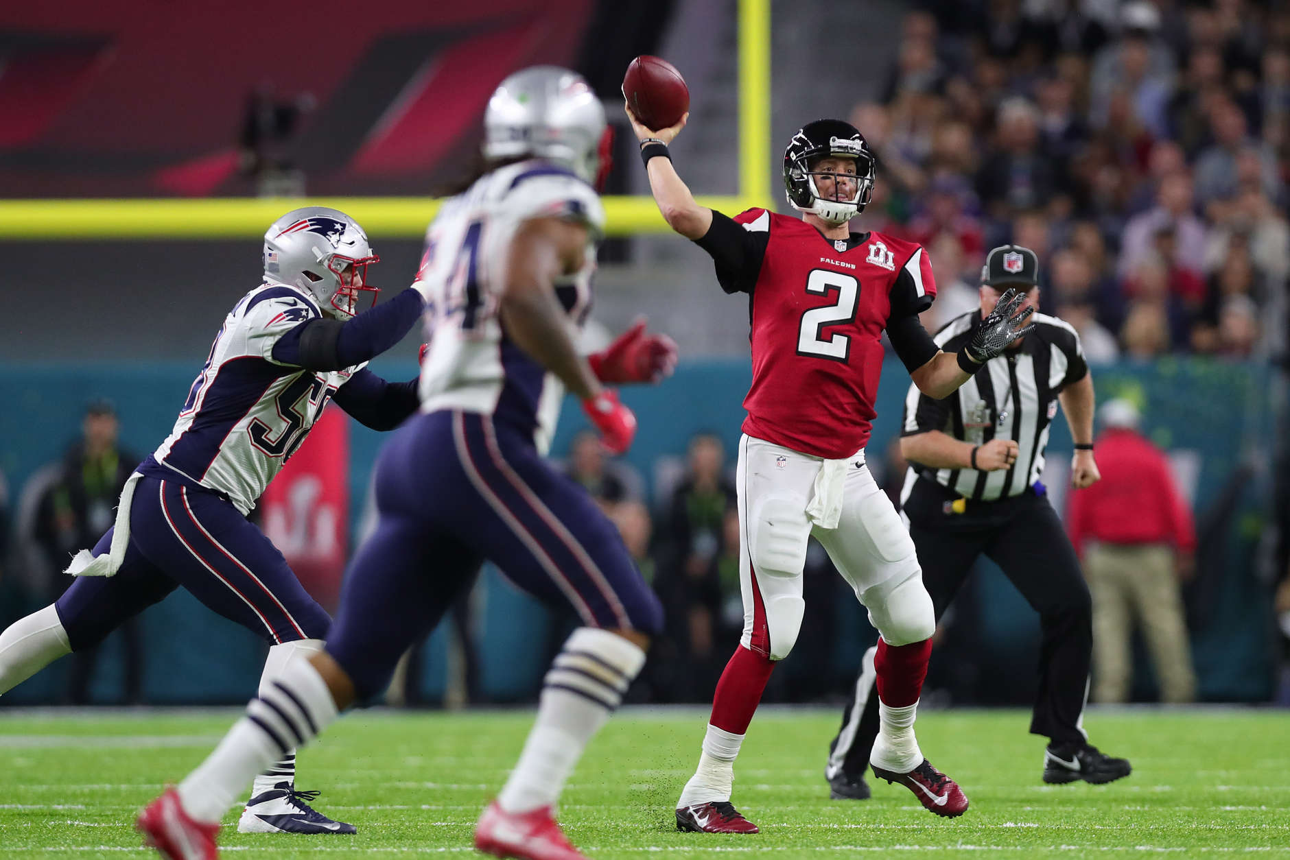 HOUSTON, TX - FEBRUARY 05:  Matt Ryan #2 of the Atlanta Falcons looks to pass against the New England Patriots during the second quarter during Super Bowl 51 at NRG Stadium on February 5, 2017 in Houston, Texas.  (Photo by Tom Pennington/Getty Images)