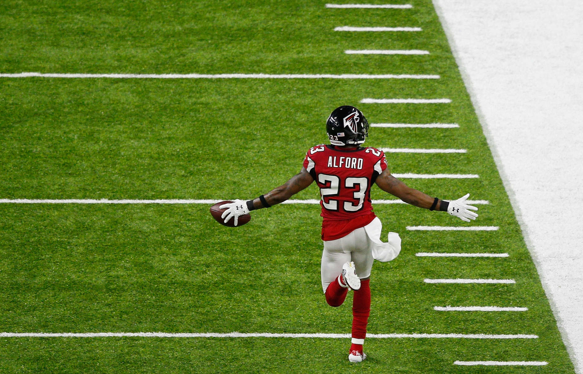 HOUSTON, TX - FEBRUARY 05:  Robert Alford #23 of the Atlanta Falcons reacts on his way to scoring a touchdown on an 82 yard interception return against the New England Patriots in the second quarter during Super Bowl 51 at NRG Stadium on February 5, 2017 in Houston, Texas.  (Photo by Bob Levey/Getty Images)
