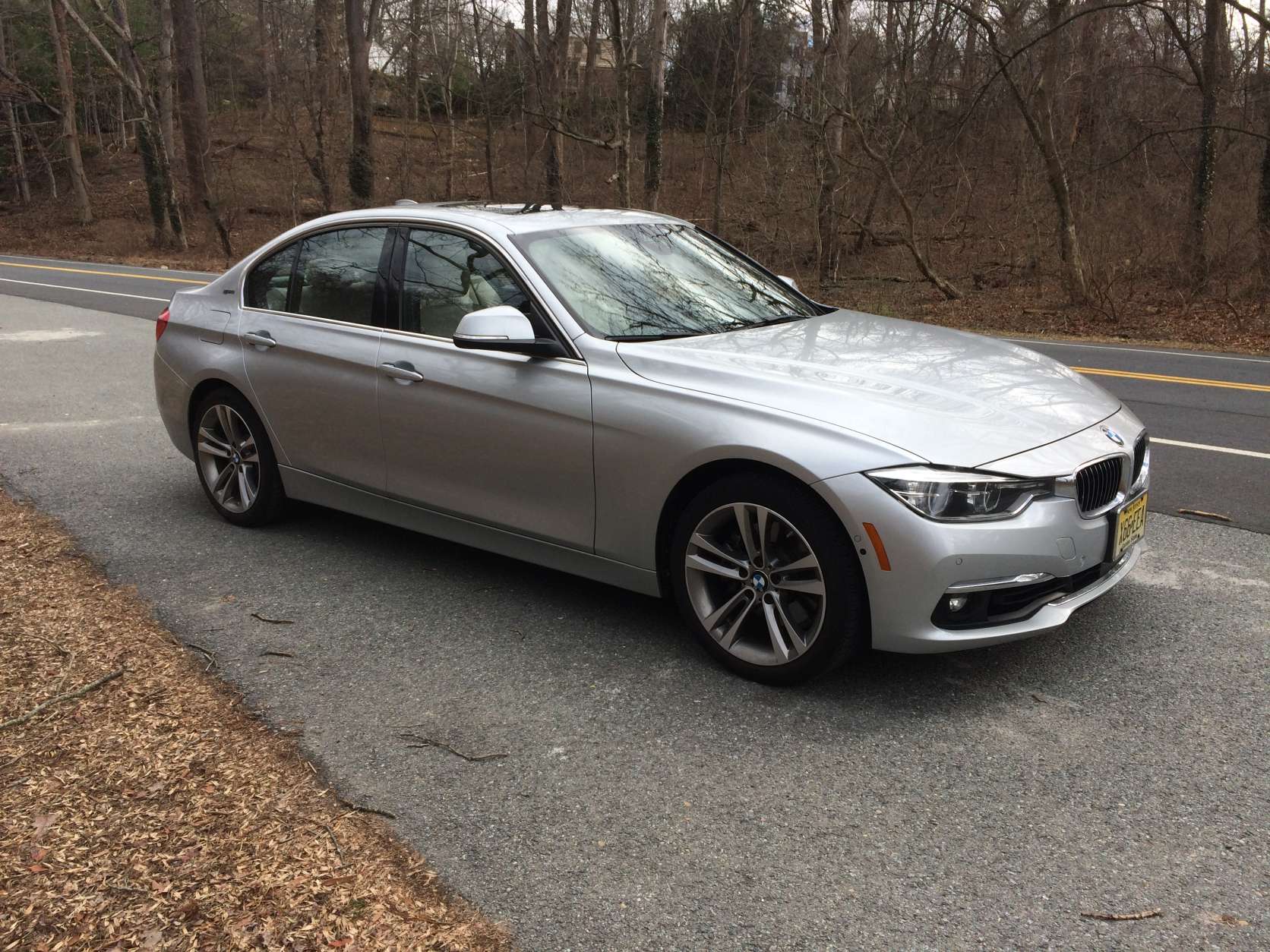 The 330e plug-in hybrid offers better gas mileage and the ability to run just electric power – luckily, without giving up what makes the 3 Series so special. (WTOP/Mike Parris)
