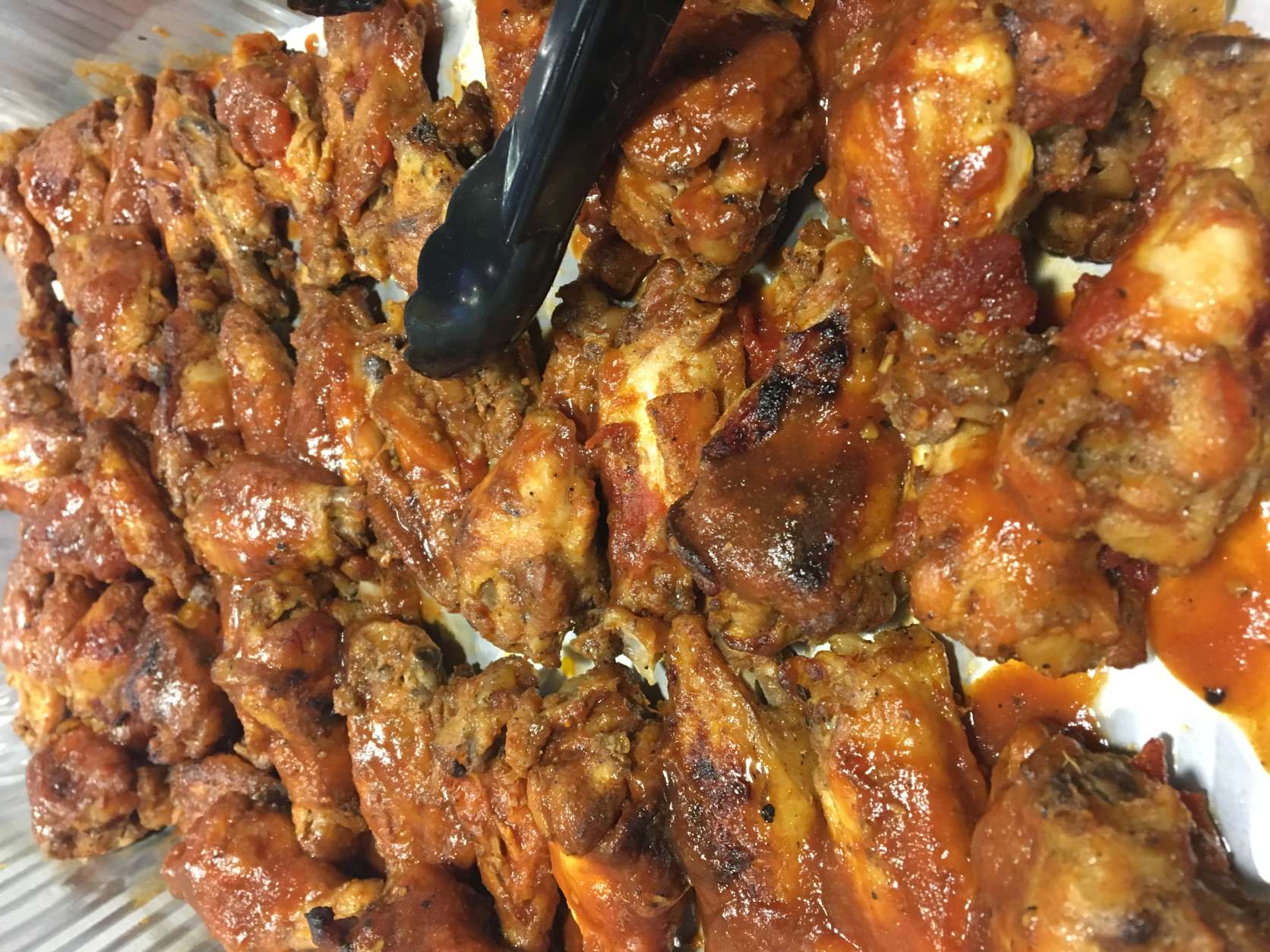 Wings smothered in sauce (WTOP/Hanna Choi)