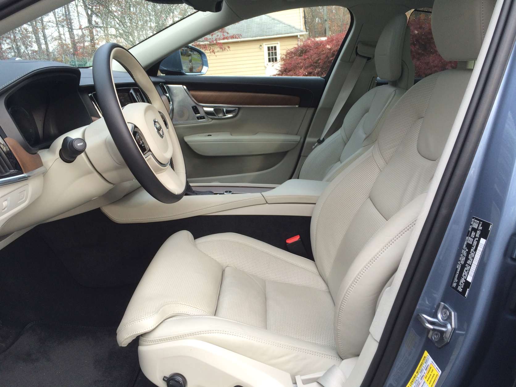 Space is very good for a midsize sedan with seating for five, and those sitting upfront enjoy very comfortable seats.  (WTOP/Mike Parris)