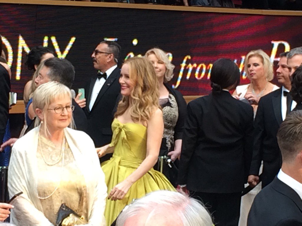 Leslie Mann arrives at the 89th annual Academy Awards on Feb. 26, 2017. 