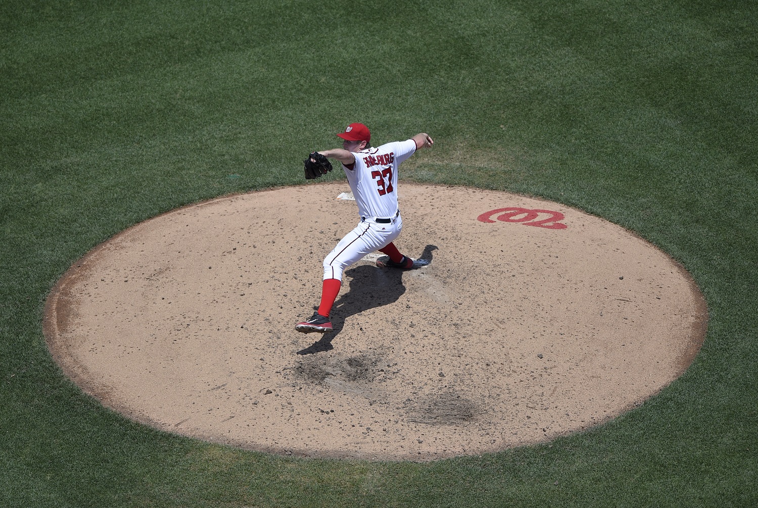 Washington Nationals starting pitcher Stephen Strasburg delivers a pitch during a baseball game against the Los Angeles Dodgers, Thursday, July 21, 2016, in Washington. The Dodgers won 6-3. (AP Photo/Nick Wass)