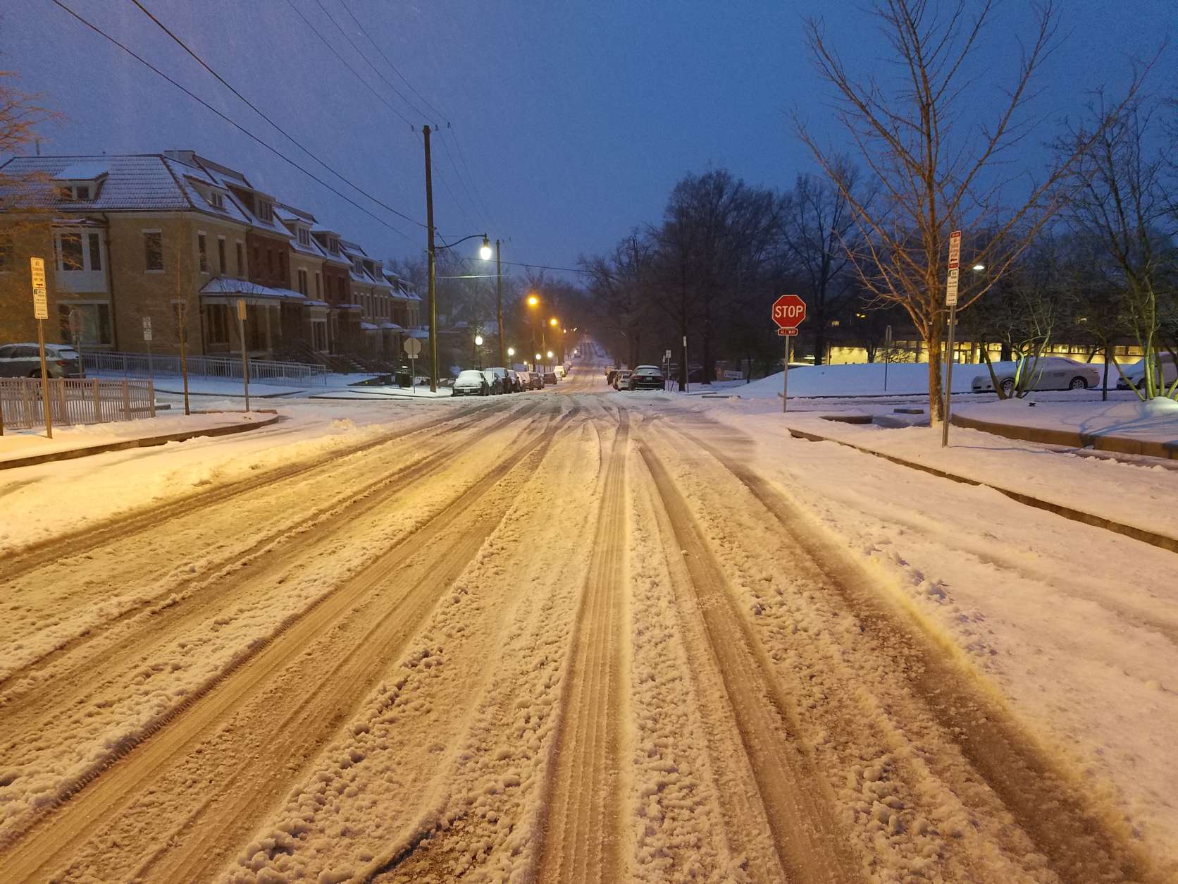 It's a quiet morning on the roads Tuesday in Northwest D.C. (WTOP/Will Vitka)
