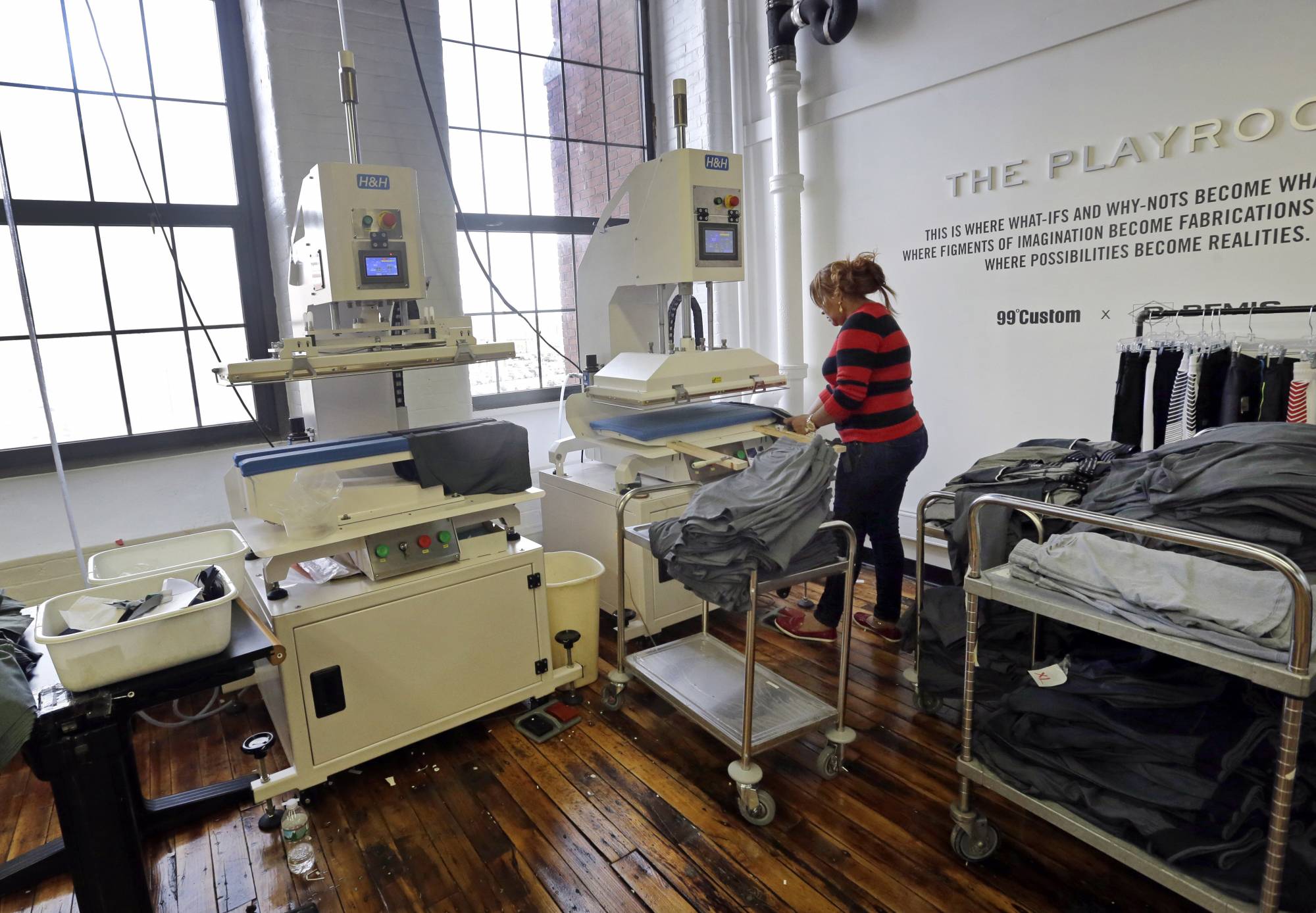 US economy grew at steady 2.1 percent rate in Q4