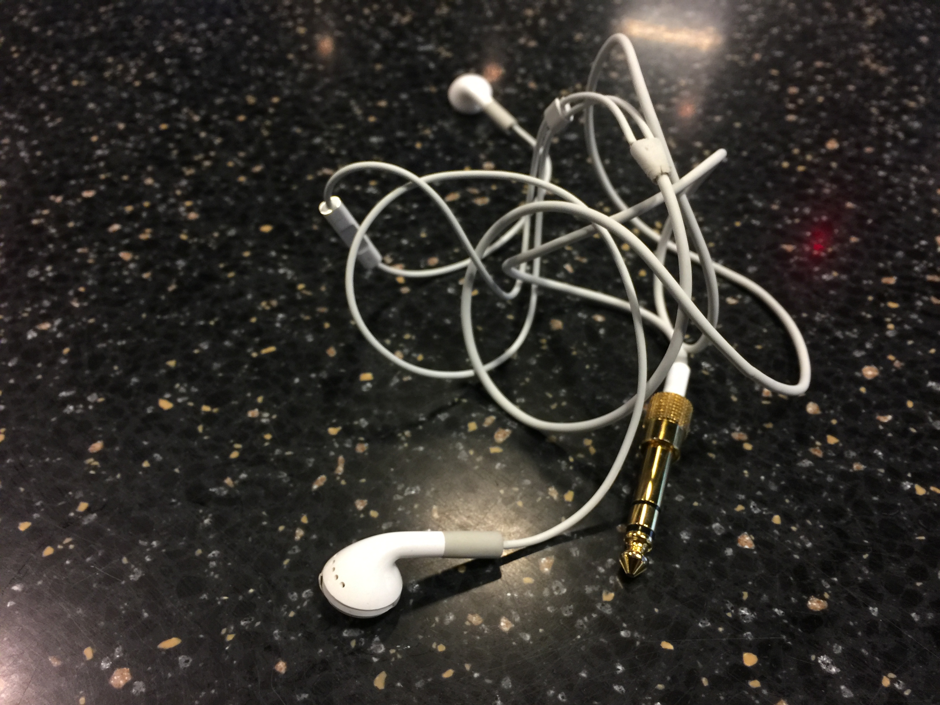 earbuds cleaning putty