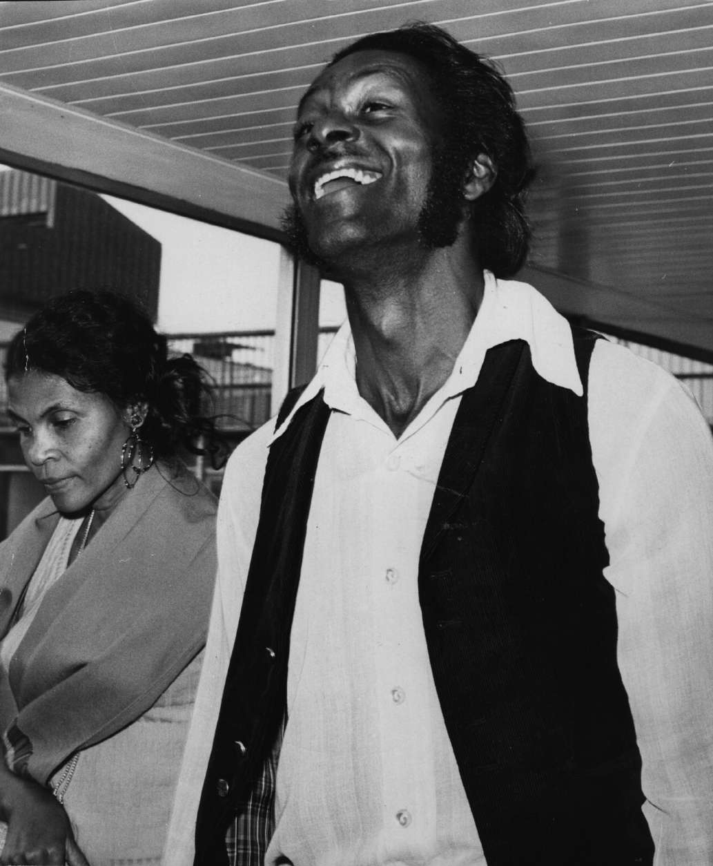 circa 1972:  Rock 'n' roll great Chuck Berry in good spirits at Heathrow Airport with his wife.  (Photo by Evening Standard/Getty Images)