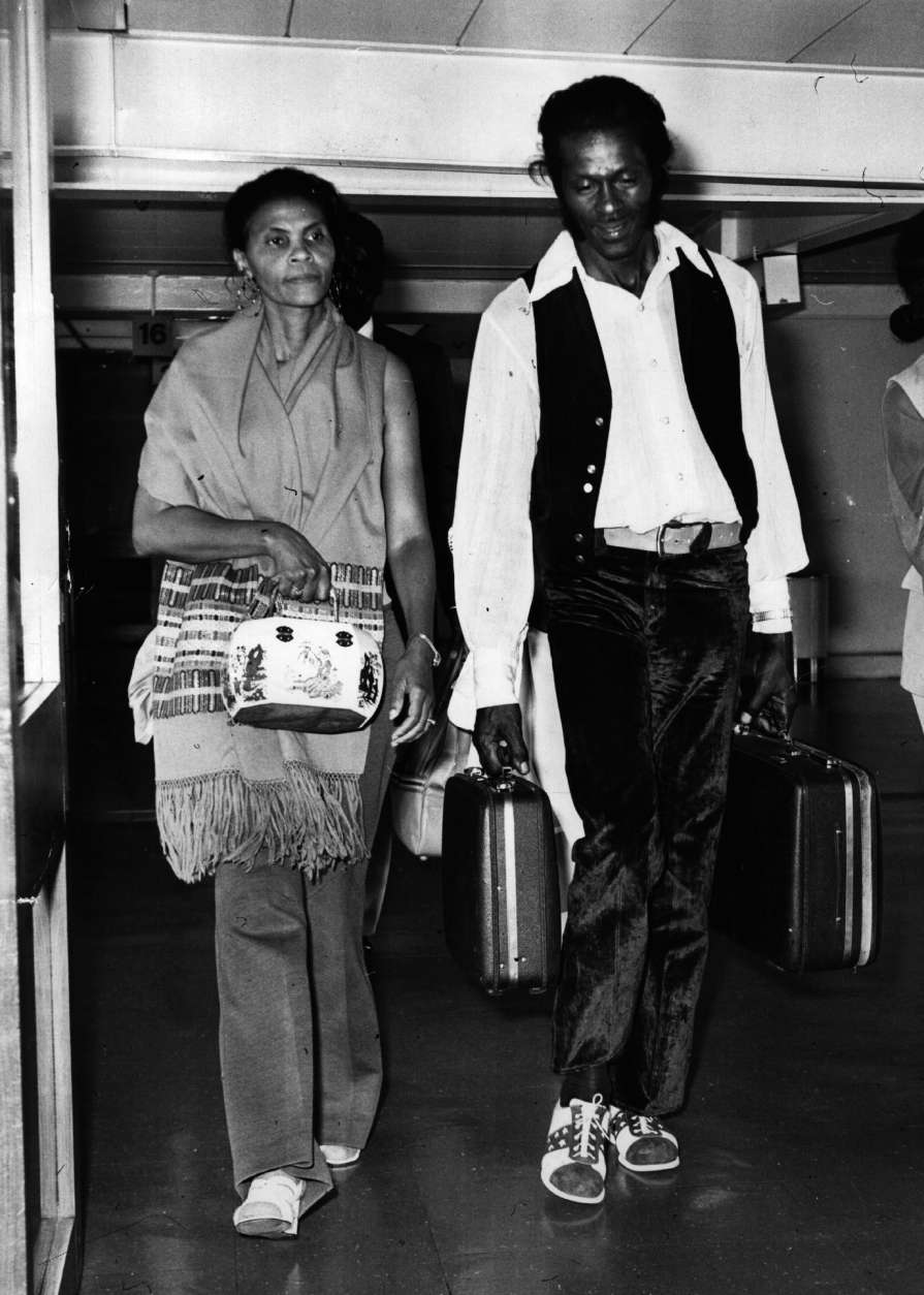 1st August 1972:  Rock 'n' roll legend, singer, songwriter and guitarist Chuck Berry arrives at Heathrow Airport with his wife Thematta.  (Photo by Evening Standard/Getty Images)