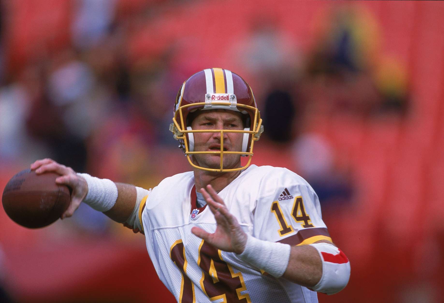 3 Dec 2000:  Brad Johnson #14 of the Washington Redskins lines up a pass during the game against the New York Giants at the FedEx Field in Landover, Maryland. The Giants defeated the Redskins 9-7.Mandatory Credit: Jamie Squire  /Allsport