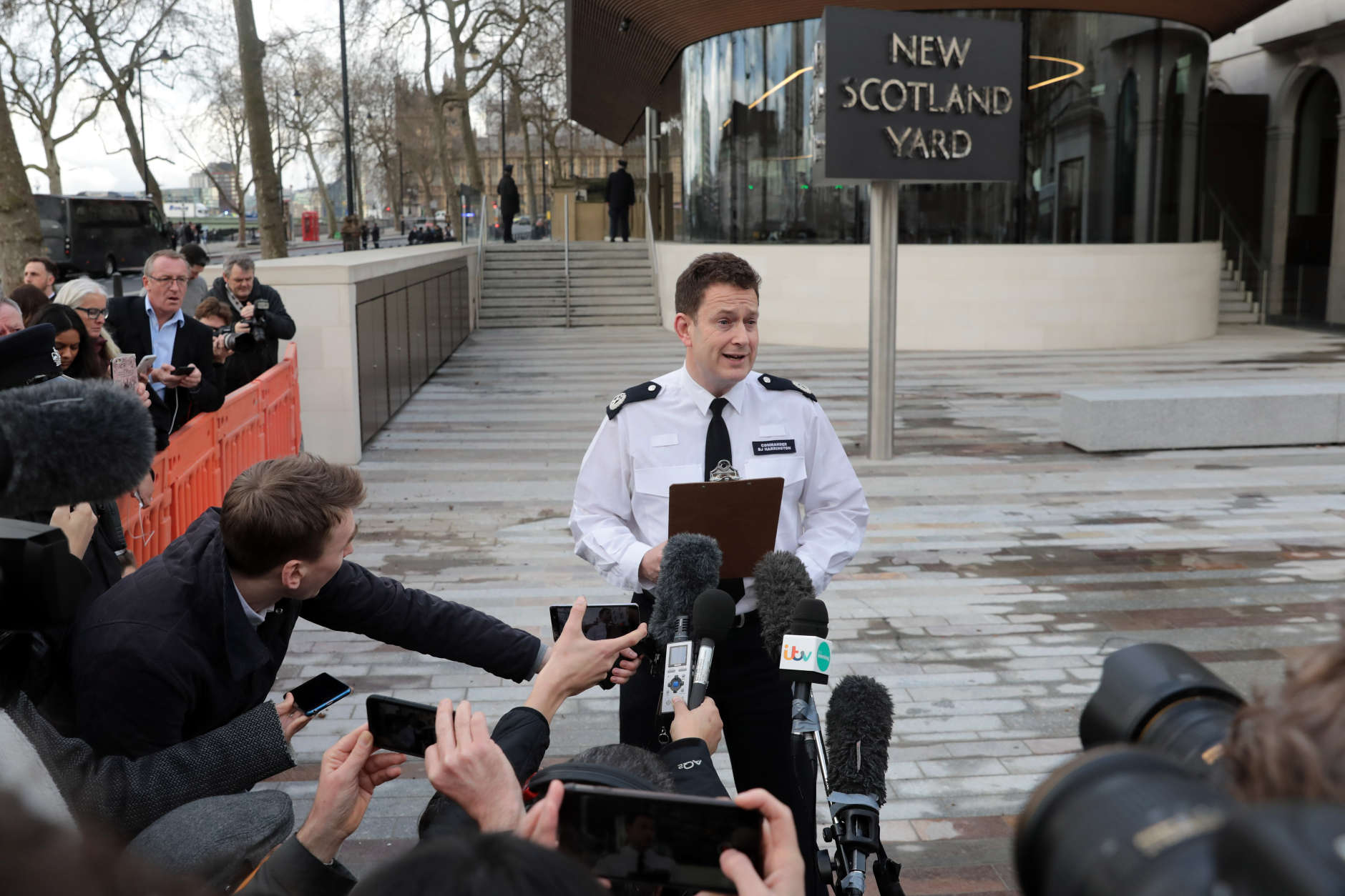 LONDON, ENGLAND - MARCH 22:  Commander BJ Harrington of the Metropolitan Police makes a statement outside of New Scotland Yard on March 22, 2017 in London, England.  A police officer has been stabbed near to the British Parliament and the alleged assailant shot by armed police. Scotland Yard report they have been called to an incident on Westminster Bridge where several people have been injured by a car.  (Photo by Jack Taylor/Getty Images)