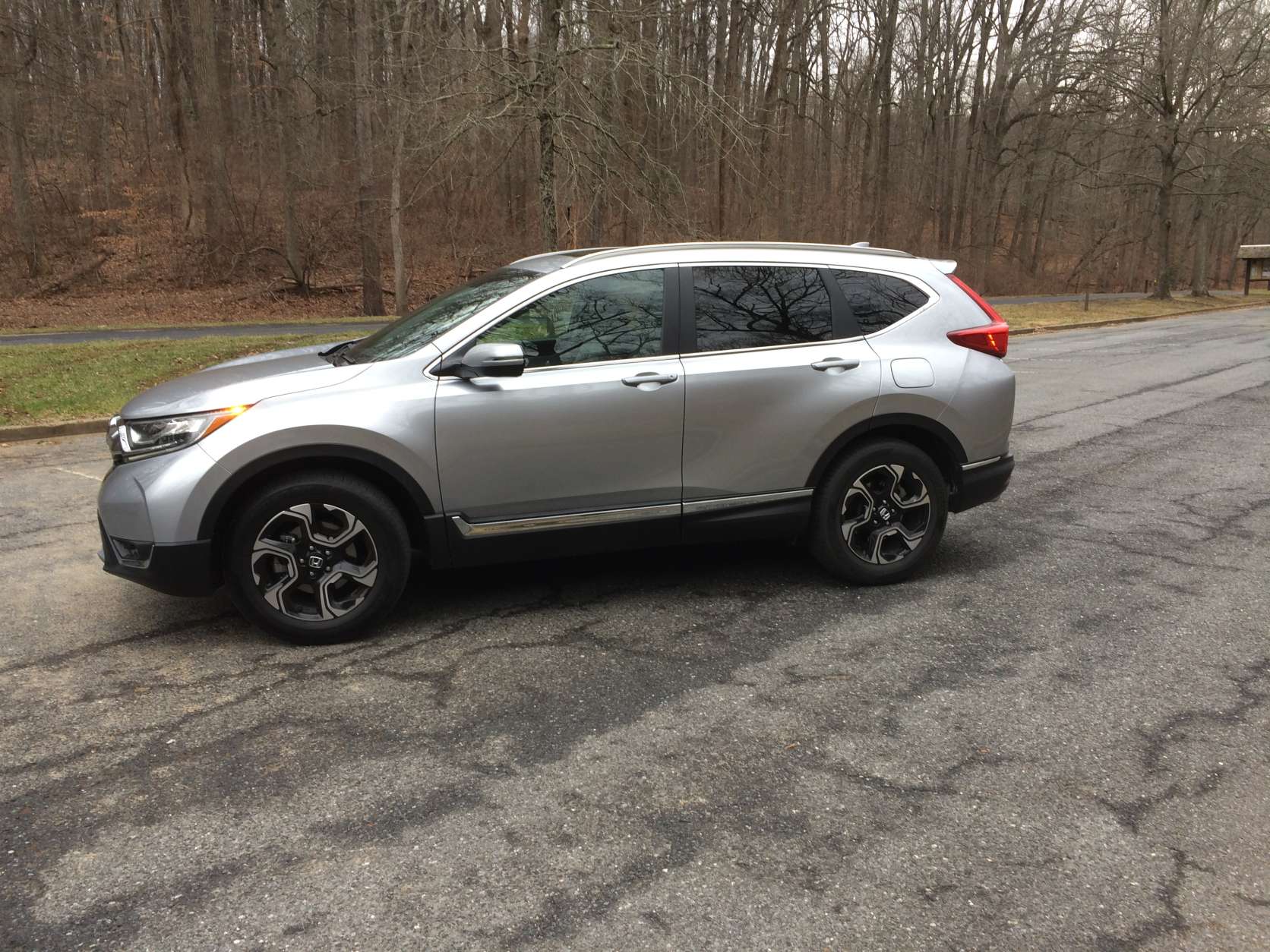 Even when looking at the side of the new Honda CR-V, it looks more modern with flared wheel arches and larger 18-inch wheels that are very stylish for a crossover. (WTOP/Mike Parris)