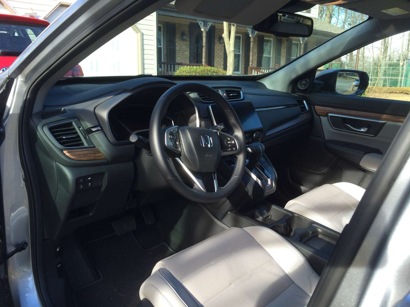 Honda went back to the drawing board and totally worked over the CR-V, and it really pays off inside, according to WTOP car columnist Mike Parris. (WTOP/Mike Parris)