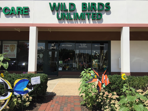 Over the years Zuiker has established a loyal clientele of bird lovers in the Arlington area. (ARLNow.com)