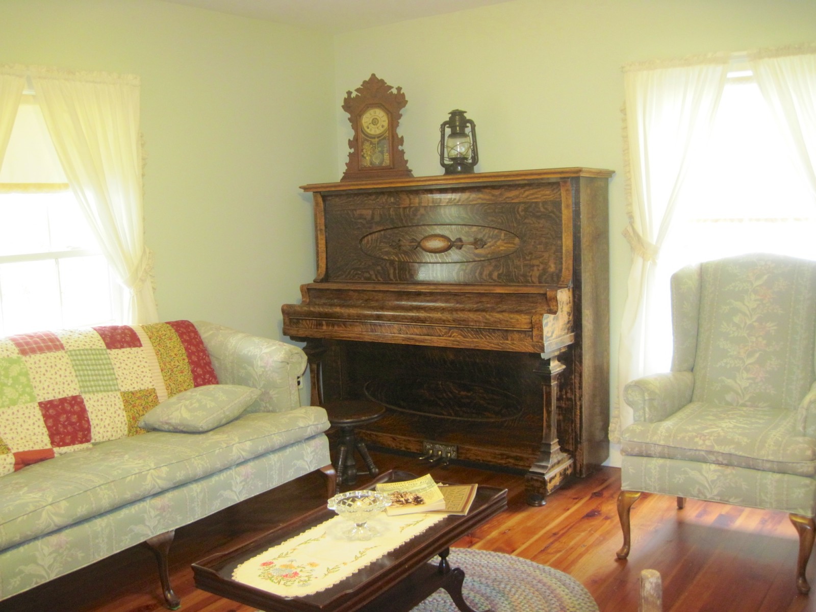 "The Waltons" family room and its piano. (WTOP/Ed Kelleher)