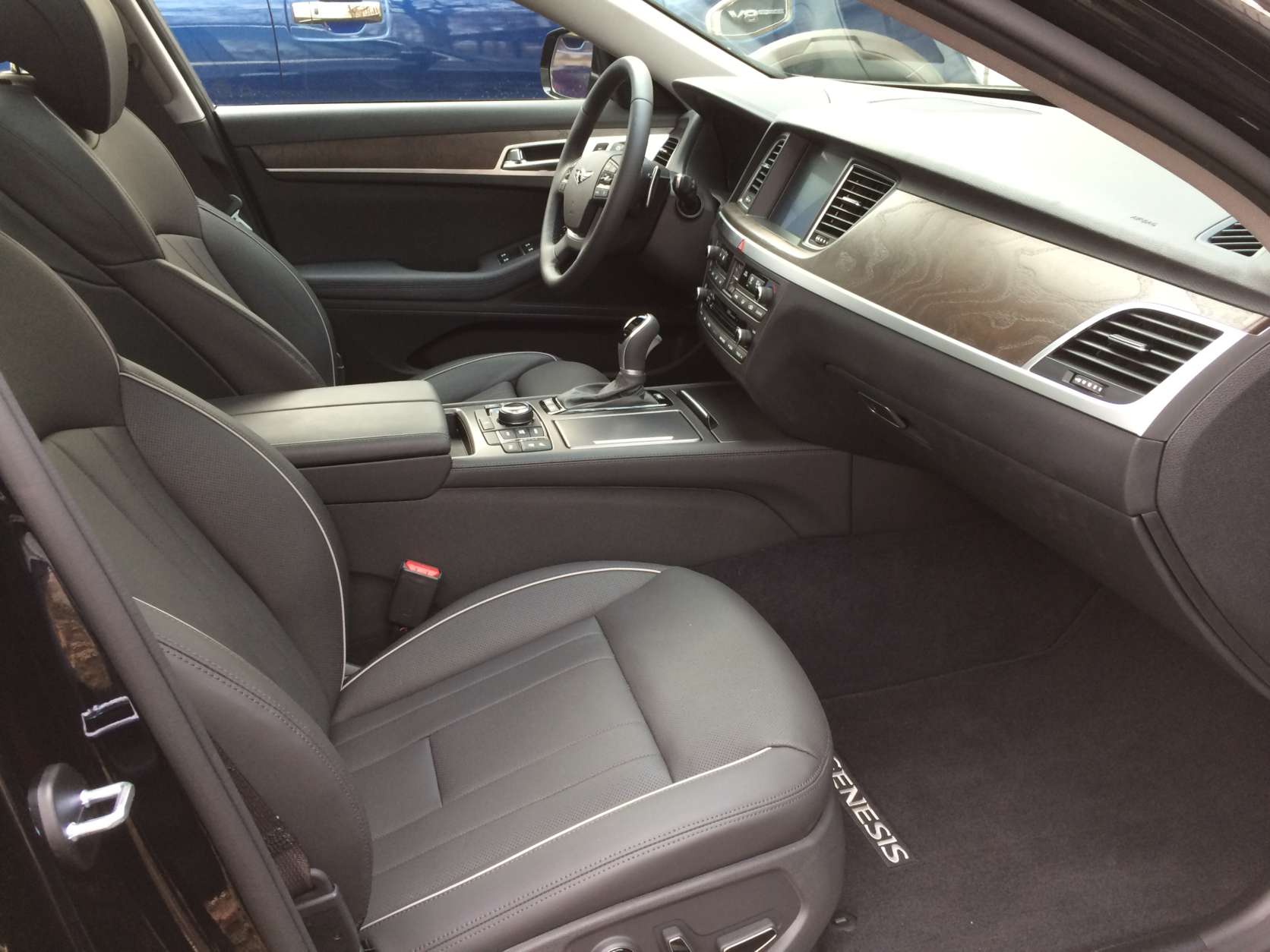 The front seats are very comfortable with a lot of power adjustments. (WTOP/Mike Parris)