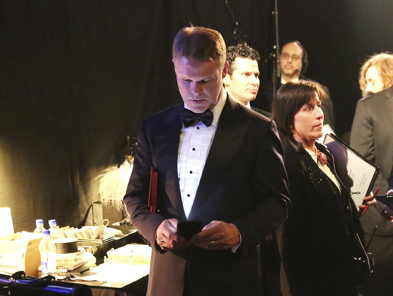 No cellphones backstage for accountants after Oscar flub