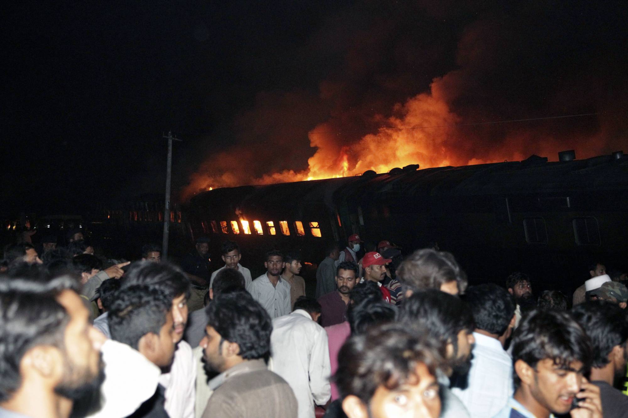 Passenger train, oil truck collision in Pakistan kills 2