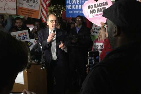 DNC chair speaks at travel ban protest at White House