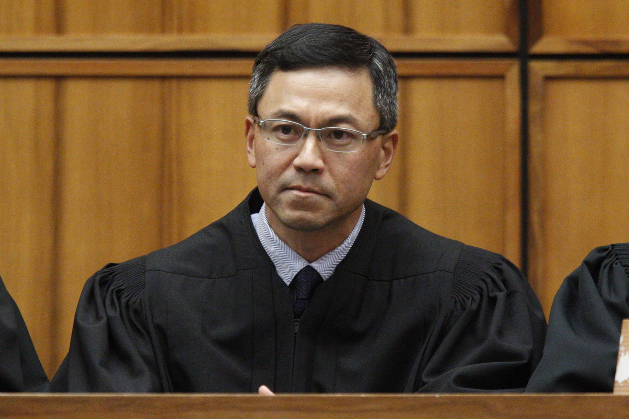 Judge in Hawaii extends order blocking Trump’s travel ban