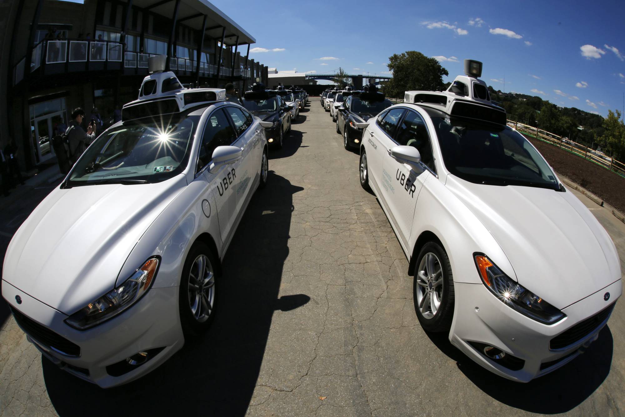 Uber resumes self-driving car program after brief suspension
