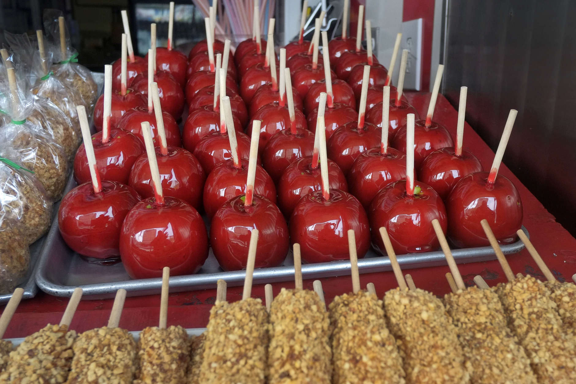 FILE - In this file photo of May 23, 2013, a tray of candy apples is displayed at Williams Candy at Coney Island  in the Brooklyn borough of New York.Eight months after Superstorm Sandy hit New York City, Coney Islands rides, eateries and beach are getting plenty of visitors, and there are even a few new attractions like a carousel and a store for fans of the Nets basektball team. (AP Photo/Mark Lennihan, File)
